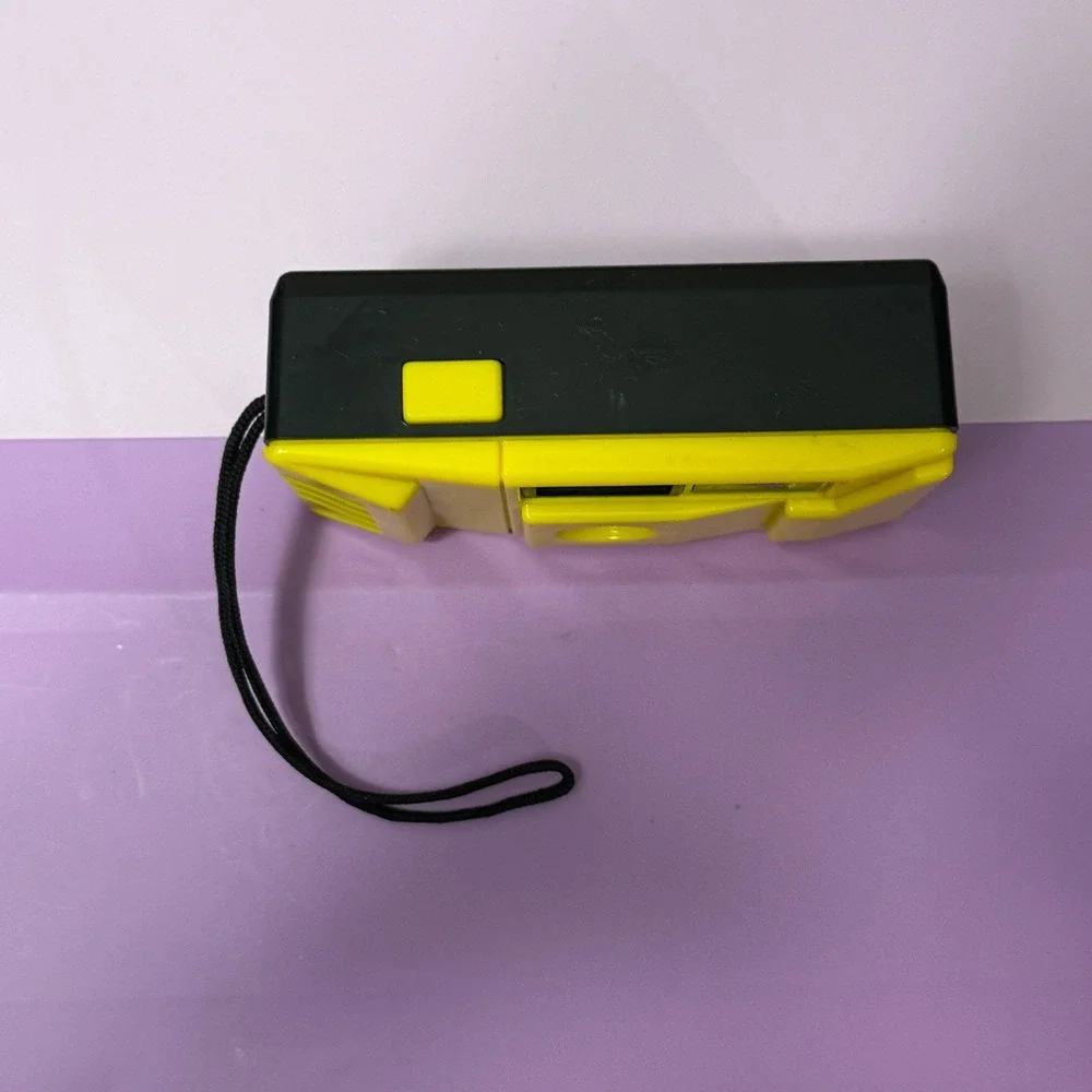 110 Pro Style 110 Film Camera‎ Yellow Compact Point and Shoot Vintage Untested - Picture 2 of 4